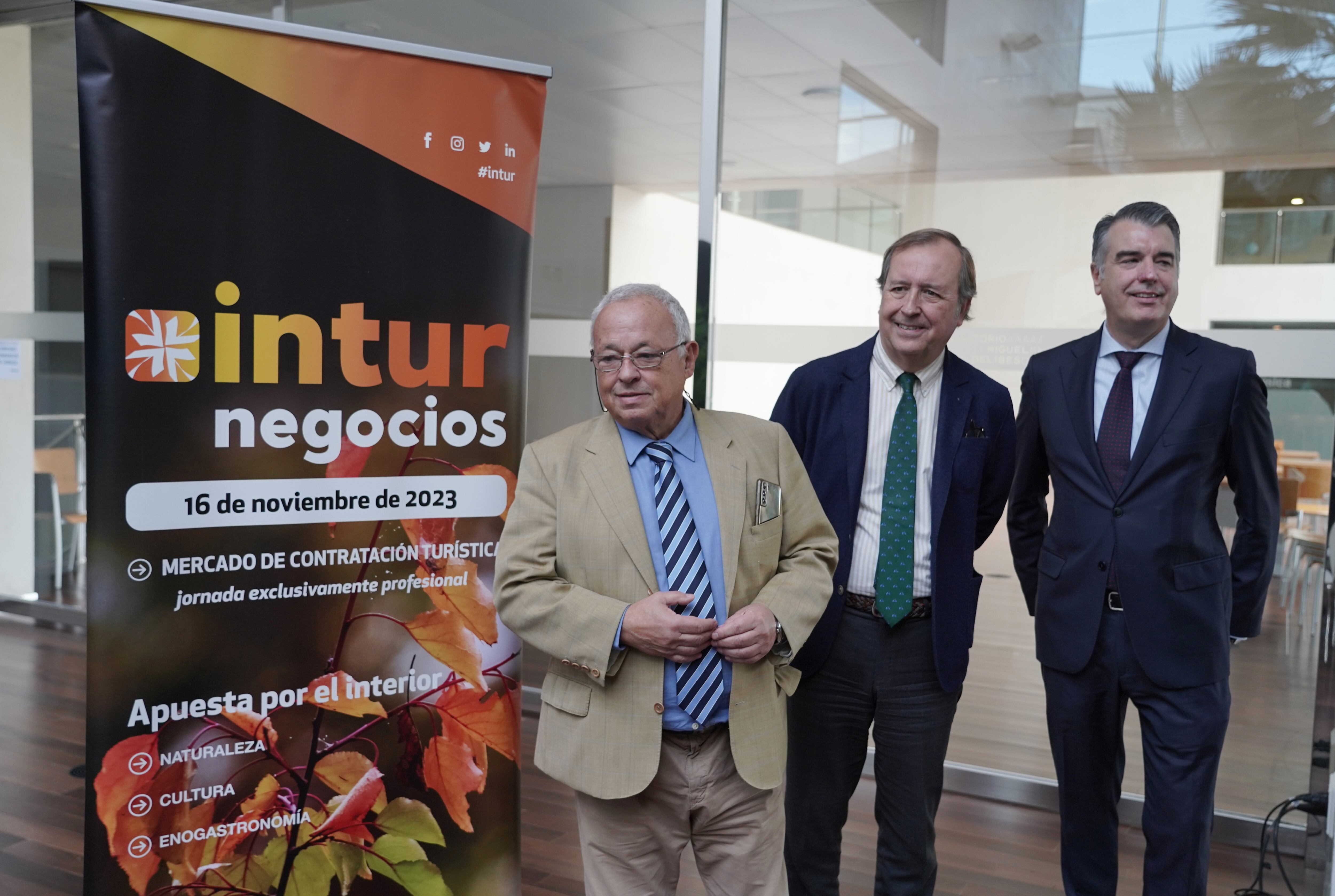 El consejero de Cultura, Turismo y Deporte, Gonzalo Santonja, presenta la participación de la Junta de Castilla y León en la 26 Feria Internacional de Turismo de Interior (Intur) 2023
