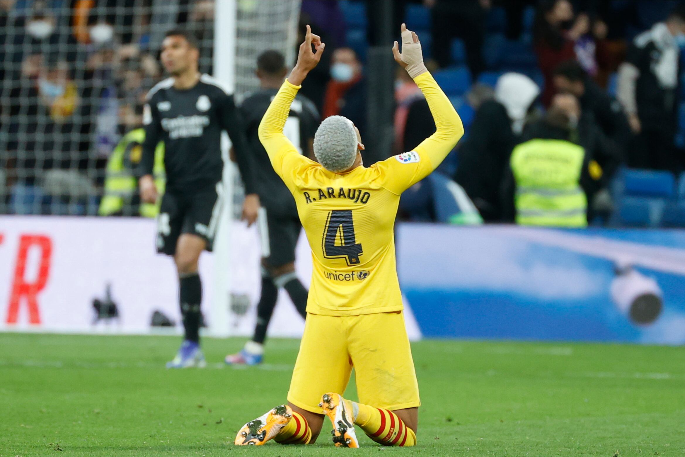 Araujo celebra la victoria ante el Real Madrid en liga, el pasado 20 de marzo