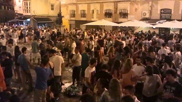Botellón en la Plaza de Cañadío.