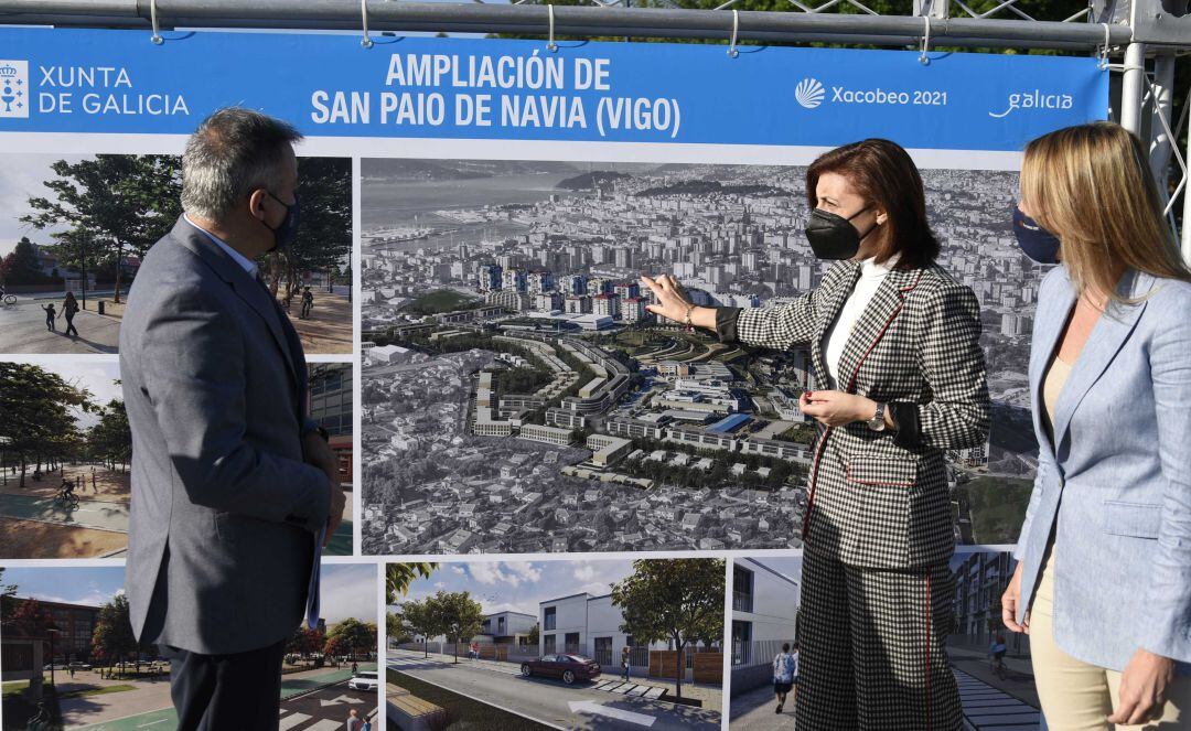 La conselleira de Medio Ambiente, Territorio y Vivienda, Ángeles Vázquez, durante la presentación de la ampliación. Archivo
