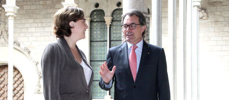 Imatge d'arxiu de la primera reunió Artur Mas-Ada Colau al Palau de la Generalitat