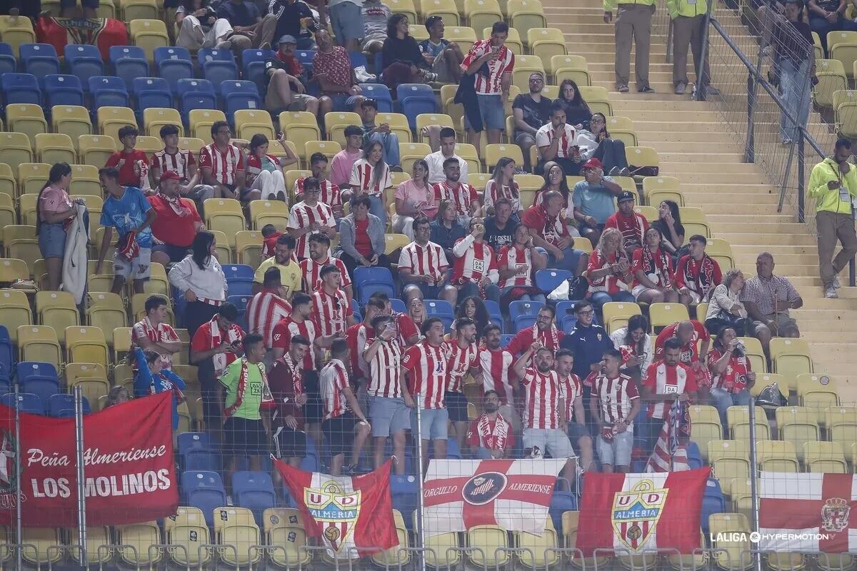 Los aficionados que viajaron a Gran Canaria vieron al mejor Almería.