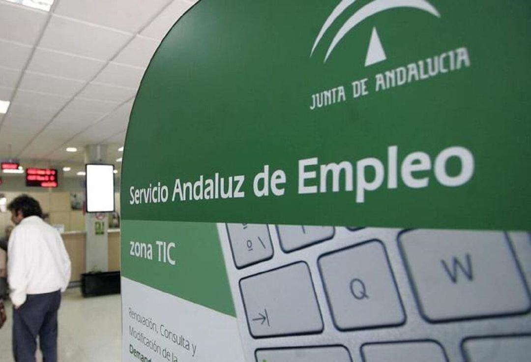 El Servicio Andaluz de Empleo, de la Junta de Andalucía, gestiona los programas del servicio Orienta