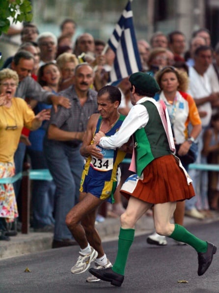 Vanderlei Lima, asaltado por un aficionado irlandés en la prueba de maratón