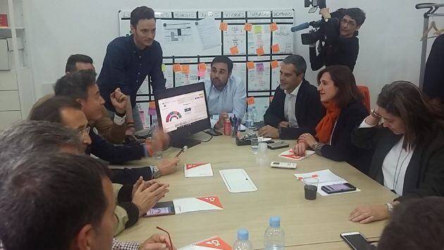 Seguimiento de resultados en la sede de Ciudadanos Aragón