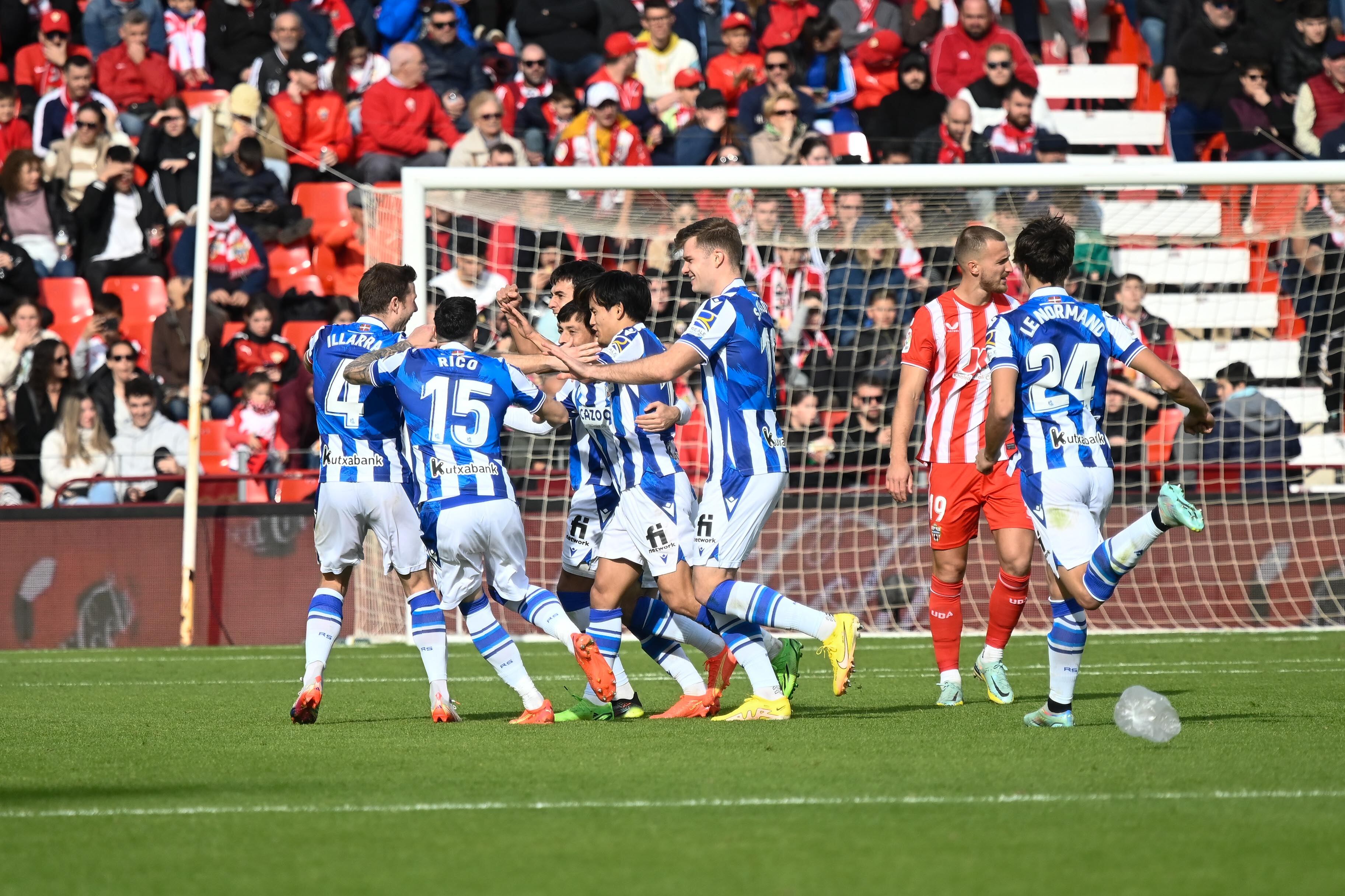 La Real Sociedad se aprovechó de un Almería que salió 'atontao'.