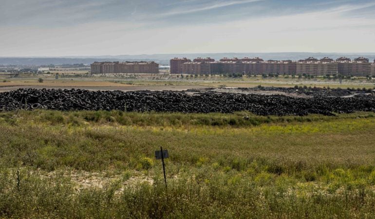 Vista general del vertedero de neumáticos, donde el gobienro de Castilla-La Mancha ya ha iniciado los trabajos de limpieza