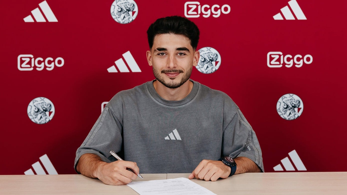 Raúl Moro el día de la firma de su contrato con el Ajax