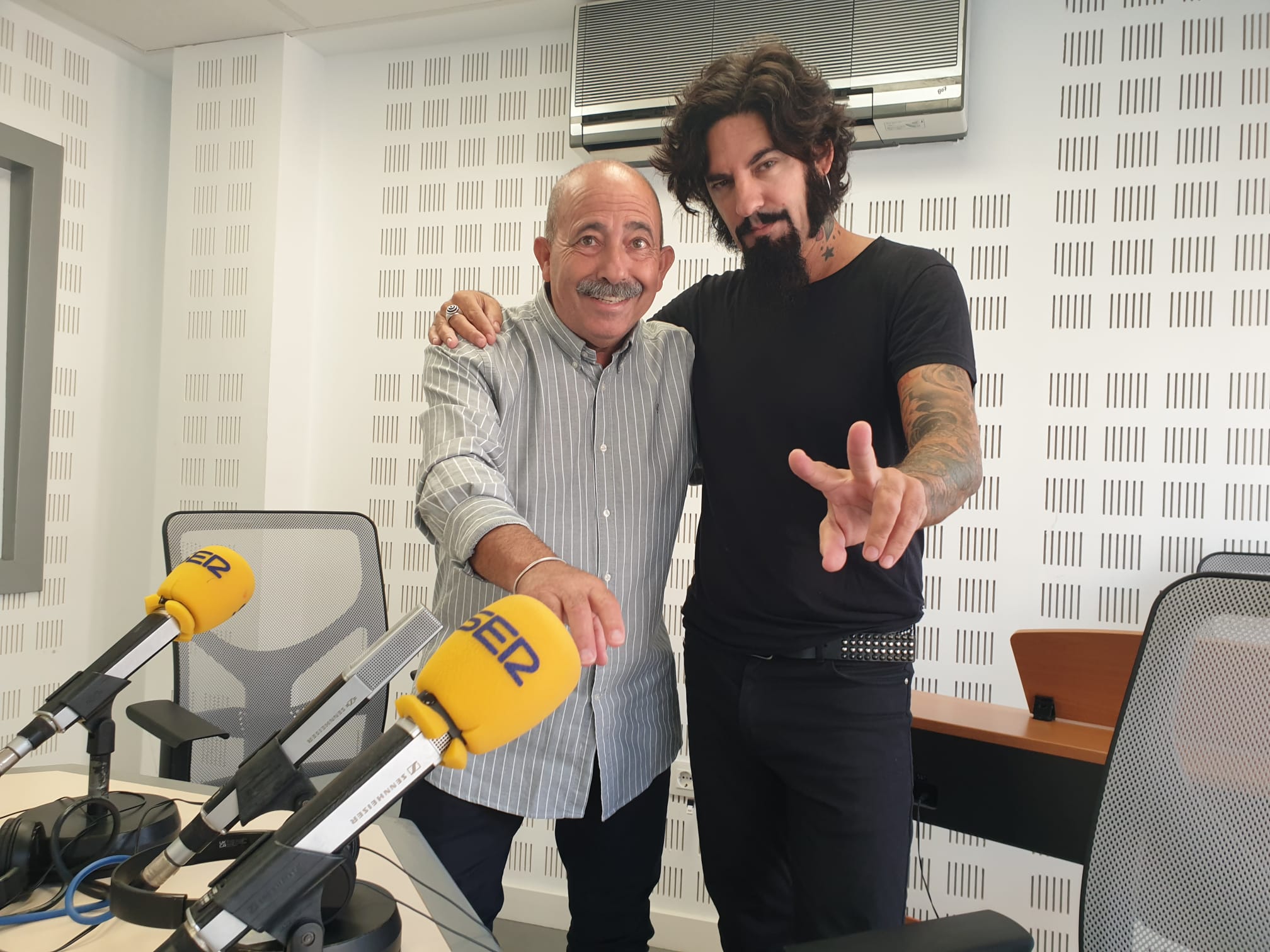 Pedro Rodríguez Garrido, pintor onubense junto a Antonio García, ex director de la Escuela de Arte León Ortega de Huelva