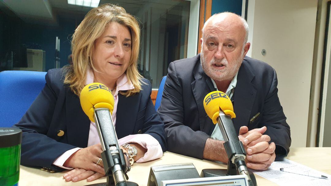 Teresa Huerta y Javier Gómez Acebo en el estudio de La Ventana de Cantabria 