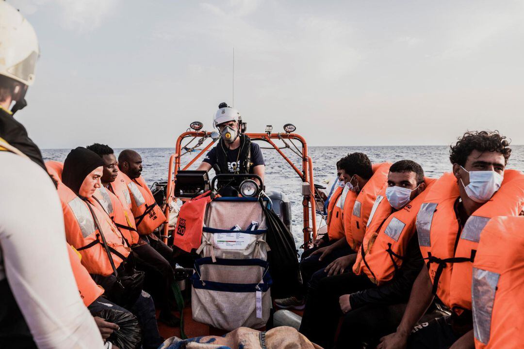 El barco de rescate Ocean Viking, de la organización humanitaria SOS Méditerranée ha realizado en las últimas horas varias operaciones de salvamento y en total lleva ya a bordo 132 migrantes.