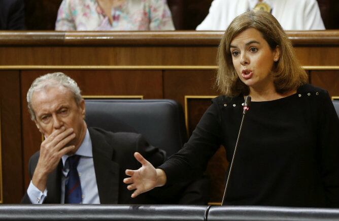 La vicepresidenta del Gobierno, Soraya Sáenz de Santamaría, al inicio de la sesión de control al Ejecutivo que se celebra en el Congreso de los Diputados