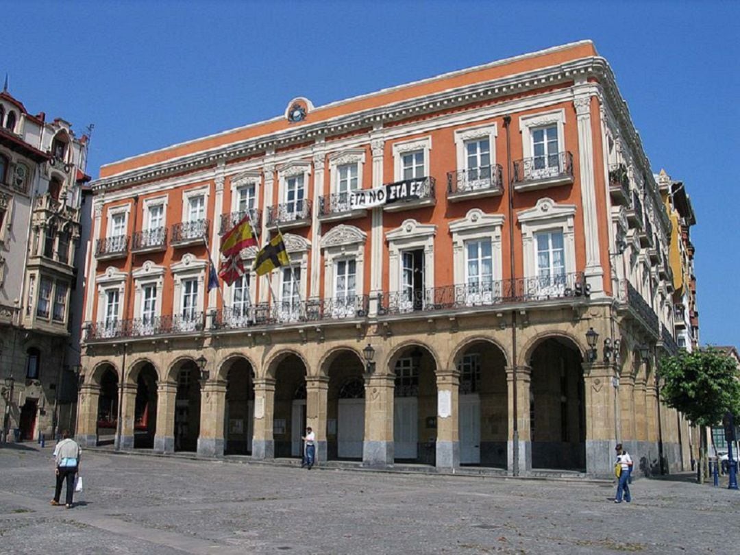 El alcalde de Portugalete Mikel Torres ha rechazado la criticas del grupo municipal del PP que le acusa de haber ignorado un posible contagio multiple