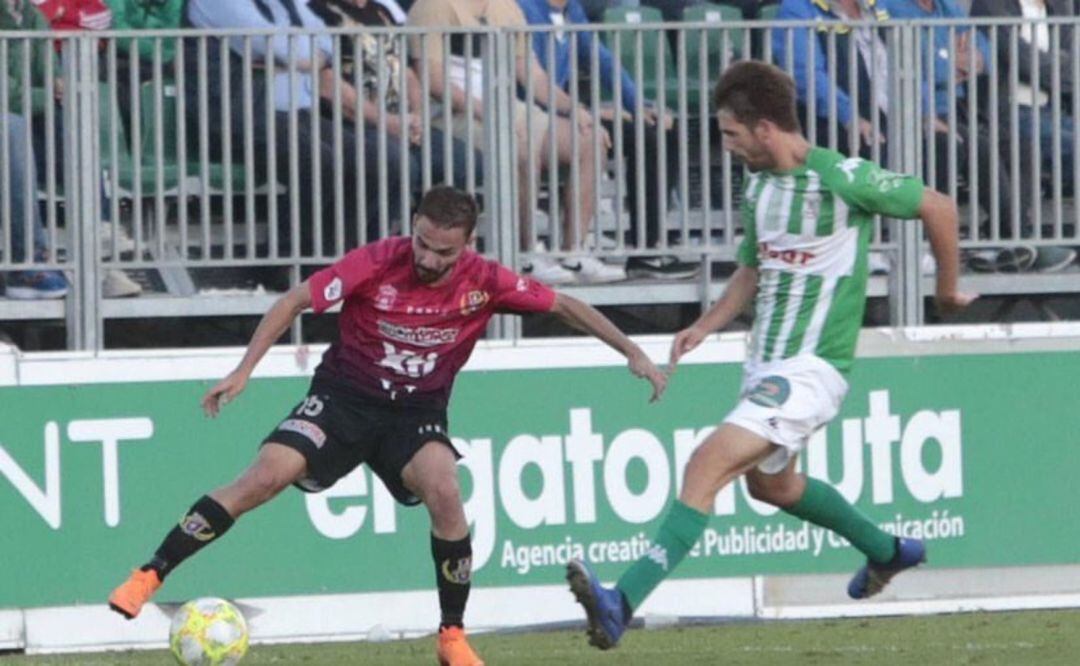 Renato, durante un partido de la presente campaña con el Yeclano