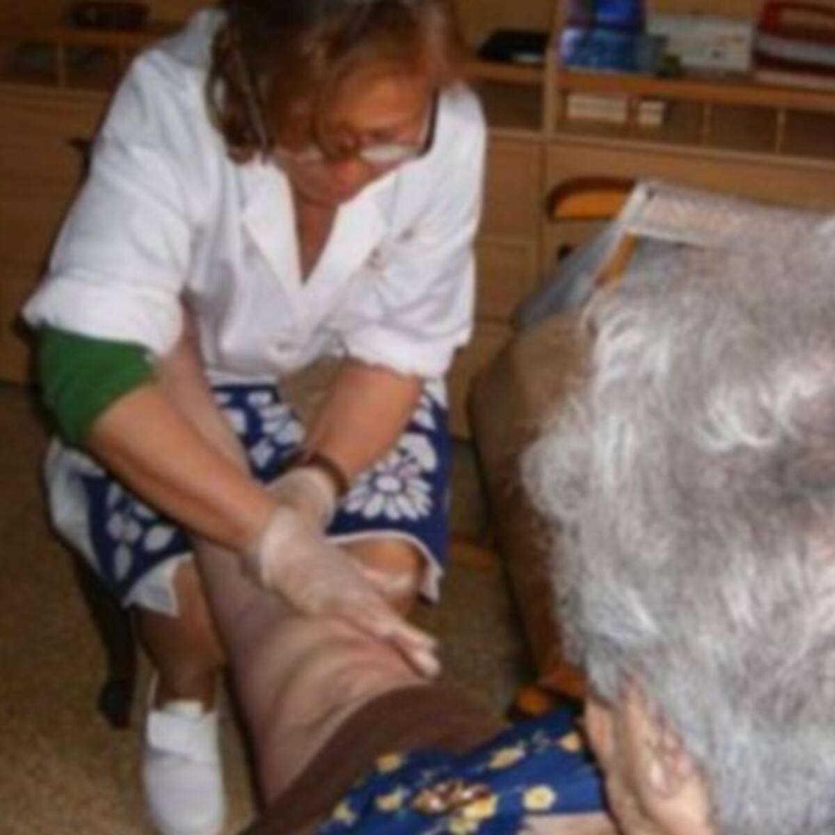 Comienza la vacunación en Jaén de las profesionales del servicio de ayuda a domicilio