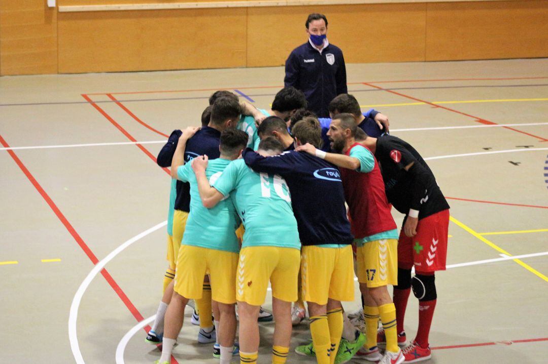 Piña de los jugadores del Mar Dénia en Barcelona.