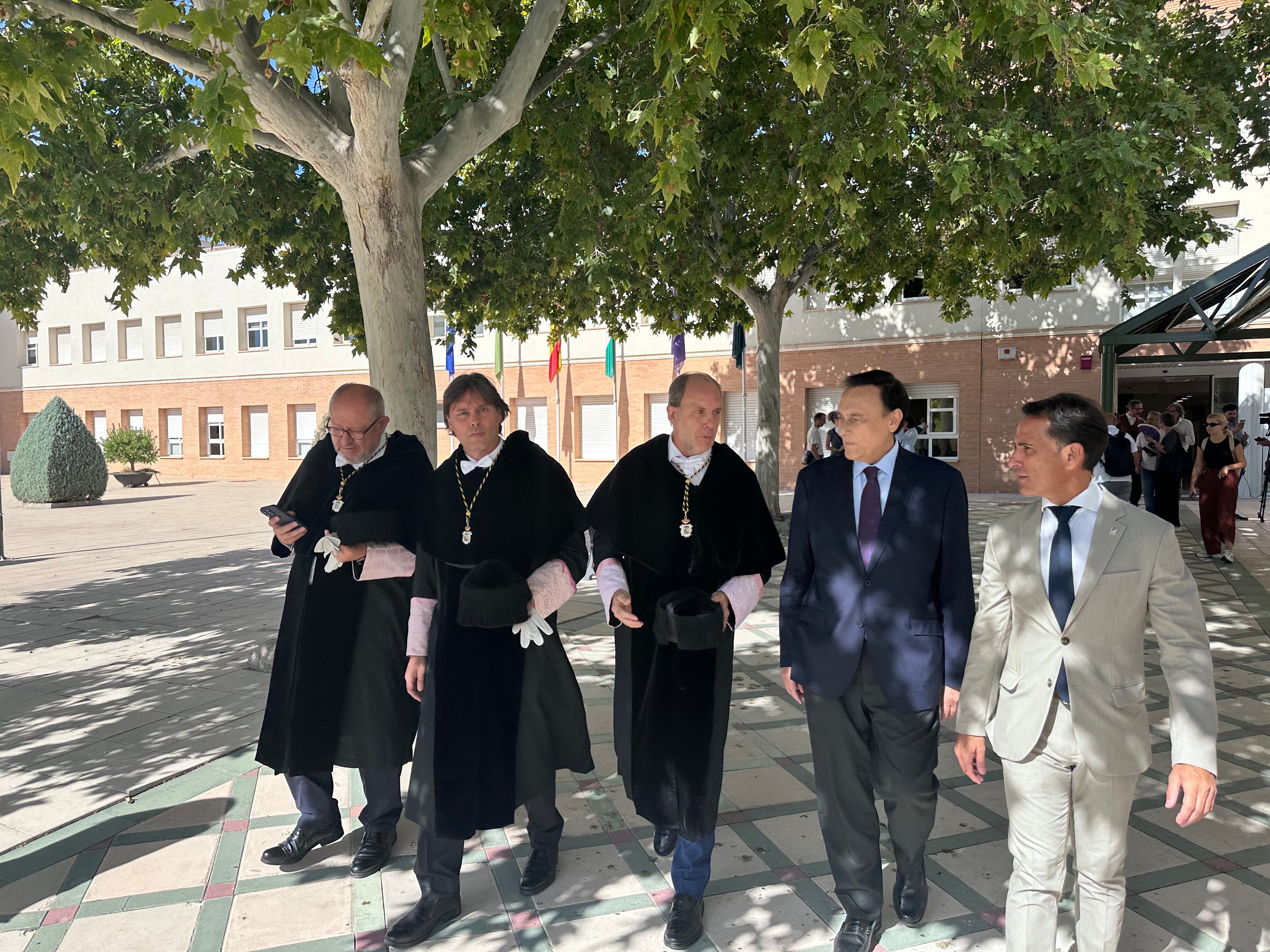 Visita del consejero de Universidad a la UJA con motivo del inicio del curso.