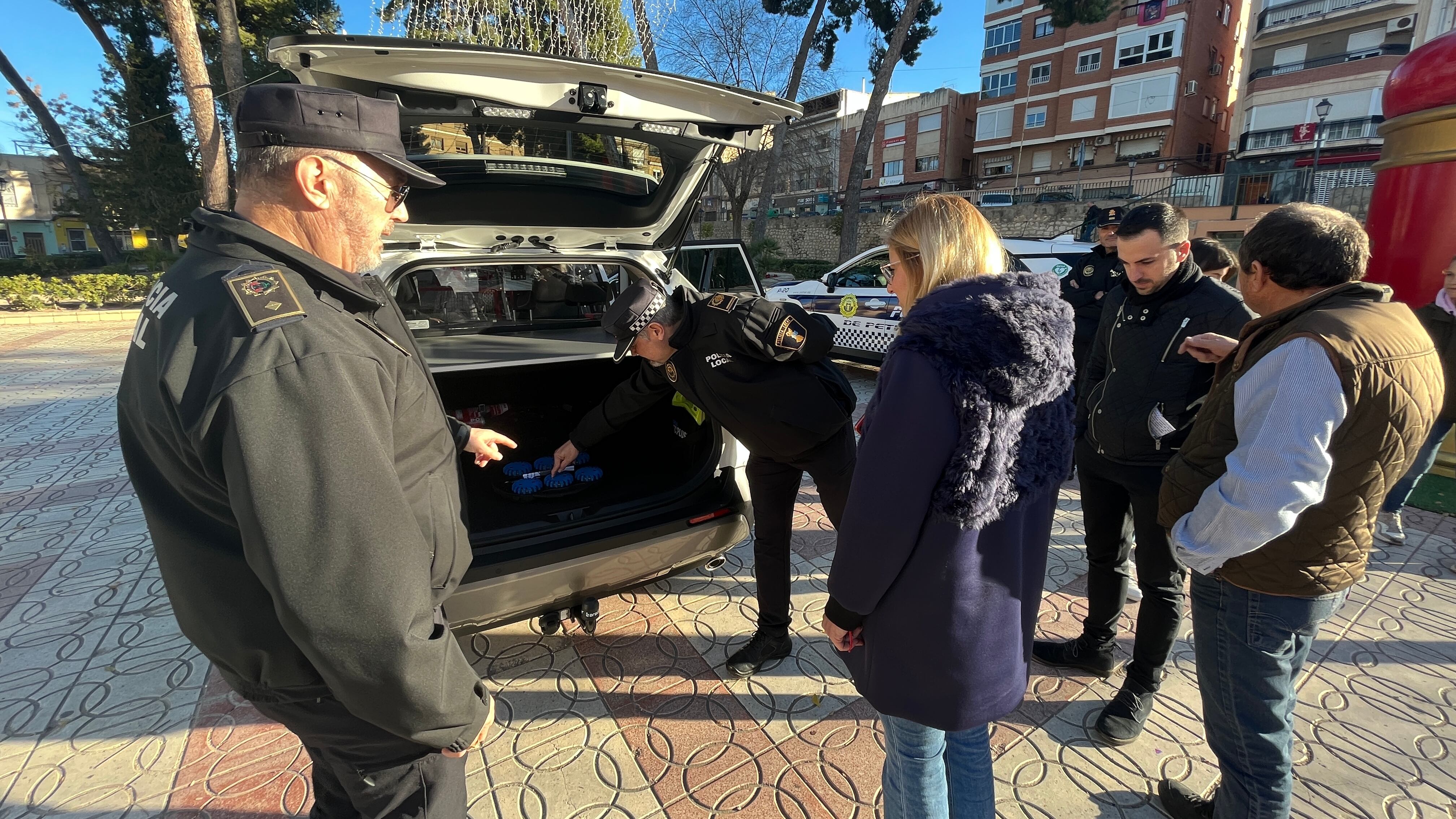 La alcaldesa de Petrer, Irene Navarro, con los responsables de la Seguridad Ciudadana de Petrer