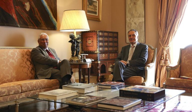 El líder socialista portugués, António Costa, durante su reunión con el presidente portugués, Anibal Cavaco Silva, en Lisboa (Portugal).