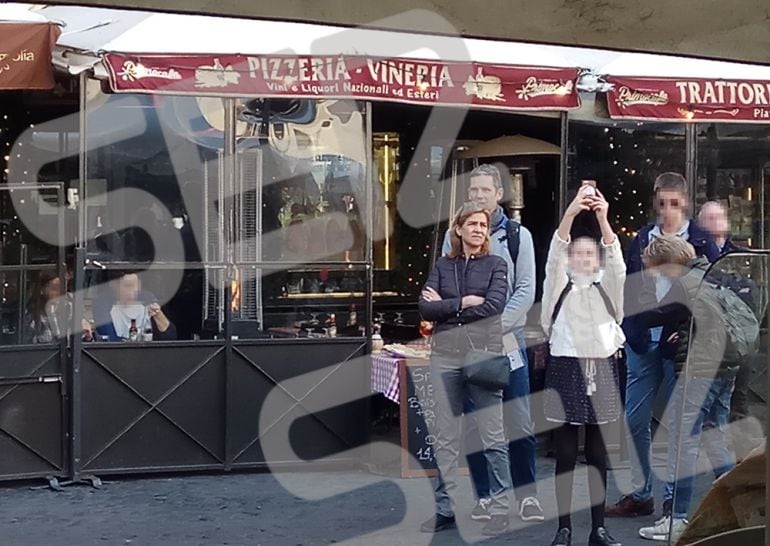 Iñaki Urdangarin, Cristina de Borbón, y tres de sus cuatro hijos, de vacaciones en Roma.