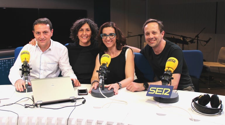 De izquierda a derecha: Roberto Sánchez, Elvira Mínguez, Llum Barrera y Patxi Freytez.