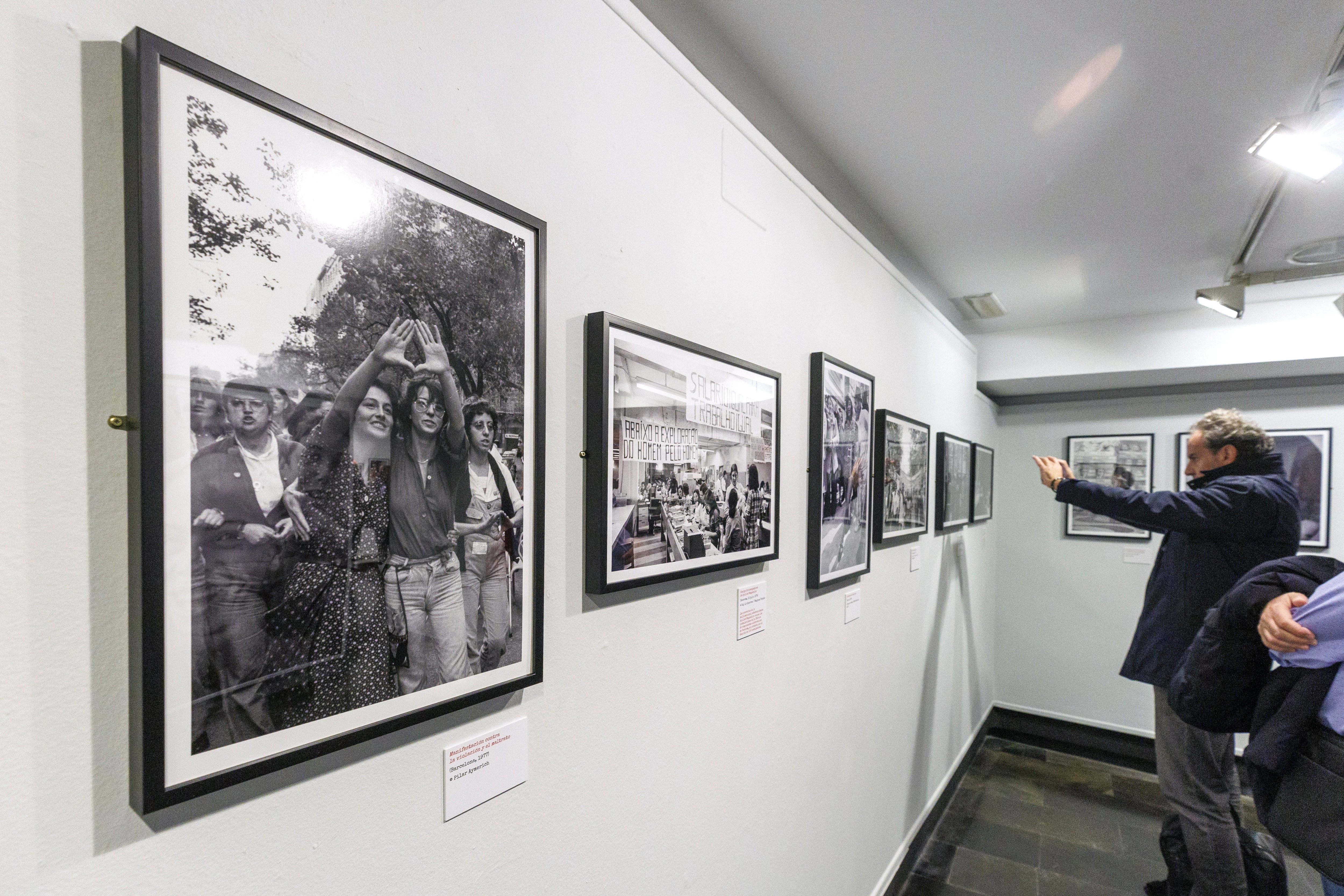 ZARAGOZA, 06/11/2025.- La Diputación de Zaragoza inaugura este jueves en la capital de Aragón la exposición "Vientos del pueblo" en colaboración con el Ministerio de Cultura y el Comisionado para la conmemoración de los 50 años de España en libertad. EFE/Javier Cebollada