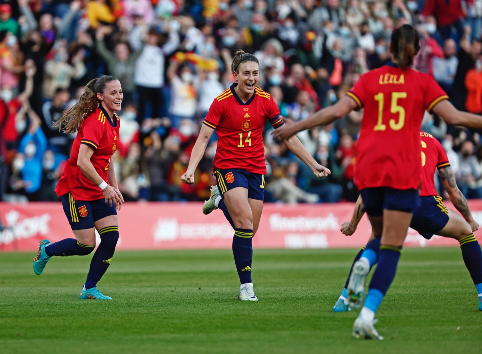 Alexia Putellas celebra el 1-0 en el Rico Pérez