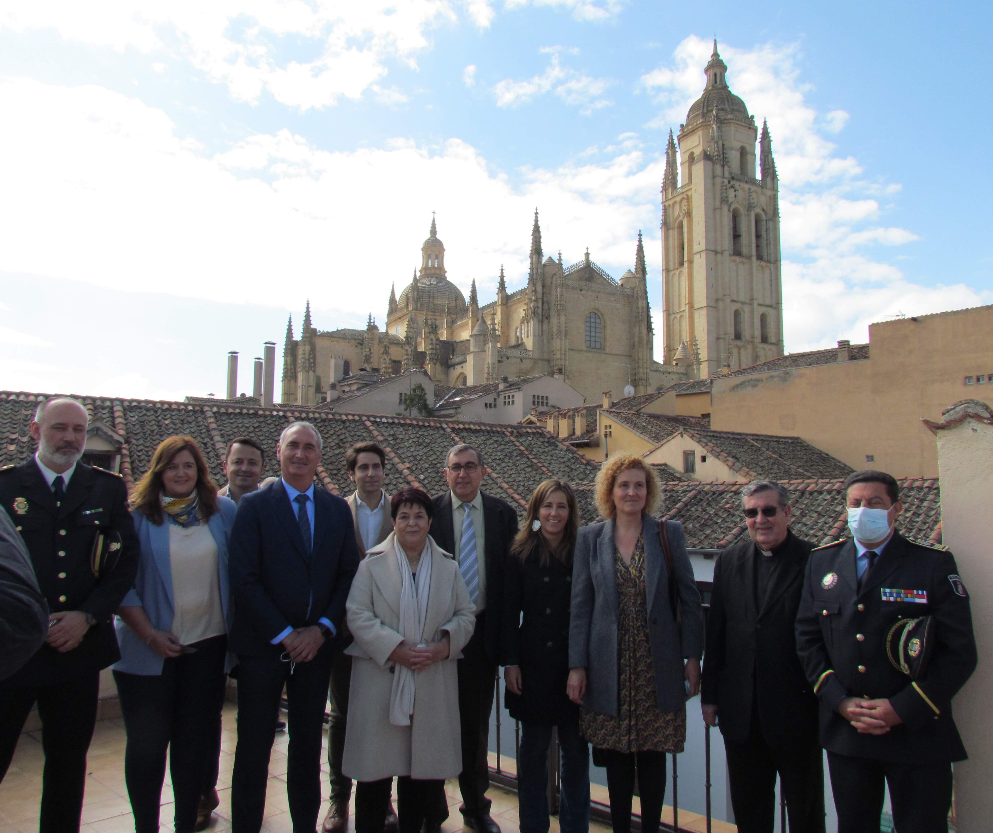 Autoridades en el acto de inauguración de la nueva sede de Cáritas Segovia