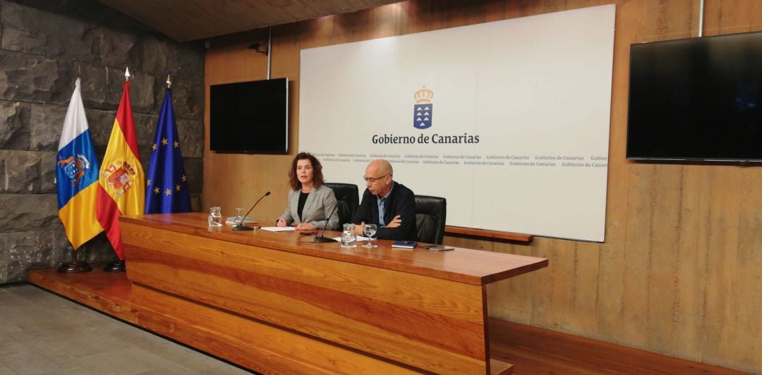 Teresa Cruz Oval y Domingo Núñez Gallo, durante la rueda de prensa.