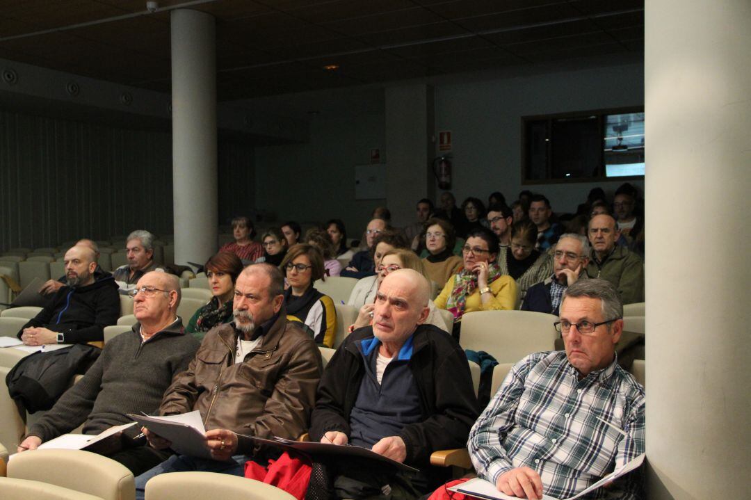 Asistentes a una conferencia en la sala Alfonsa de la Torre