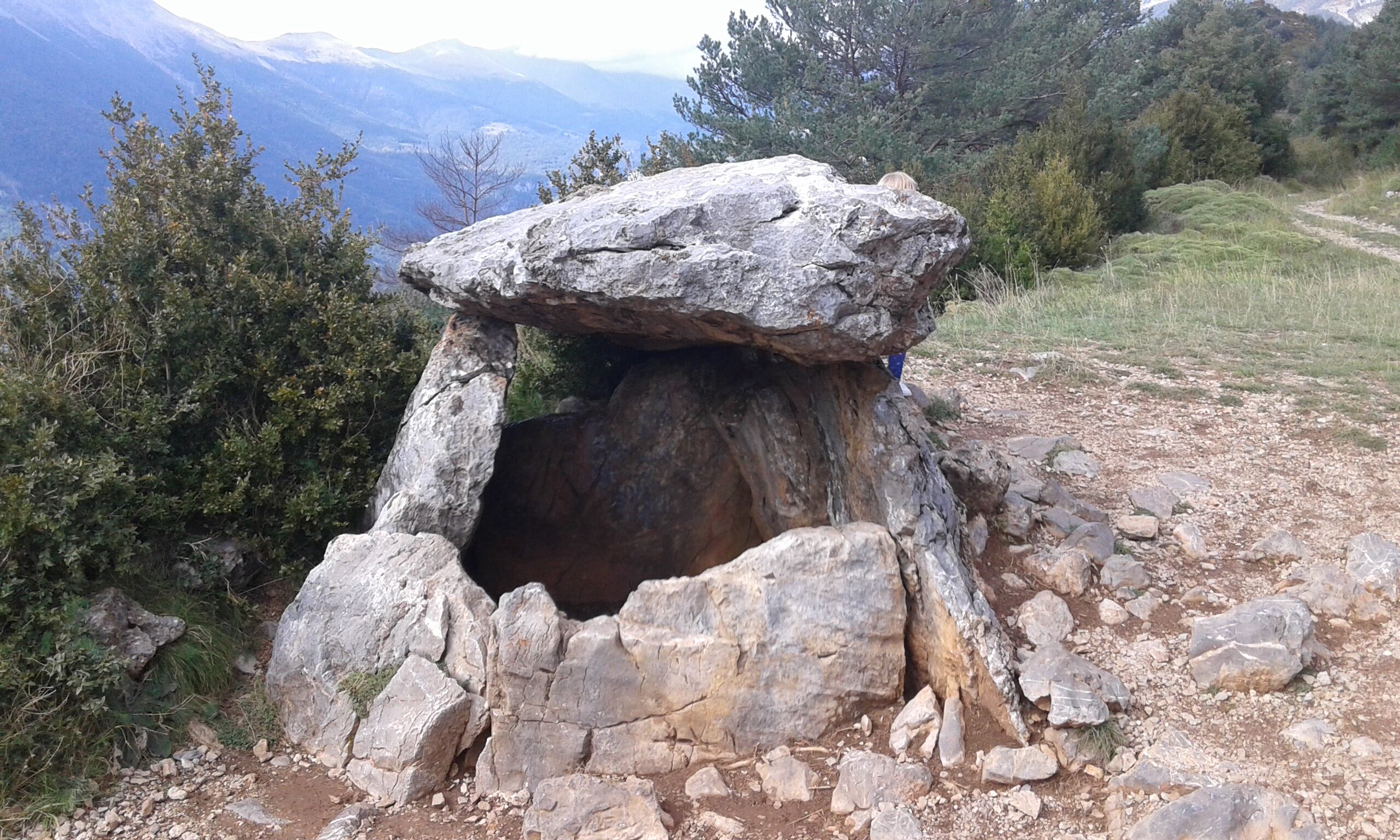 Dolmen de Tella, del periodo Neolítico-Eneolítico