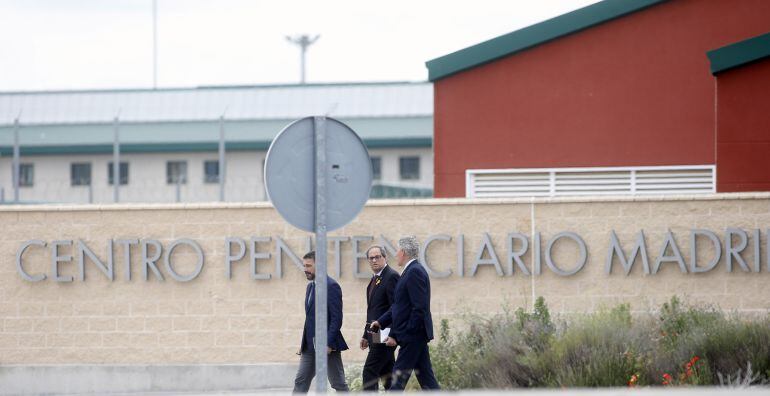 Quim Torraabandona la presó d'Estremera després de visitar els consellers empresonats