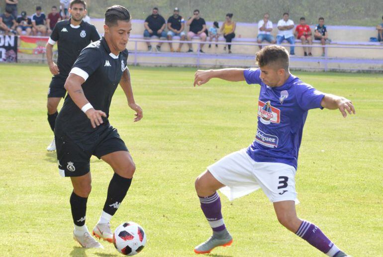 Hugo Rodríguez encara a Sergio Fernández en uno de sus muchos lances brillantes