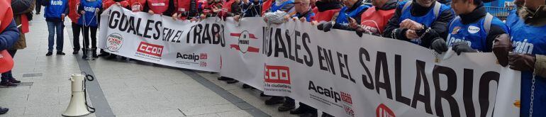 Representantes sindicales protestan frente a la Secretaría General de Instituciones Penitenciarias