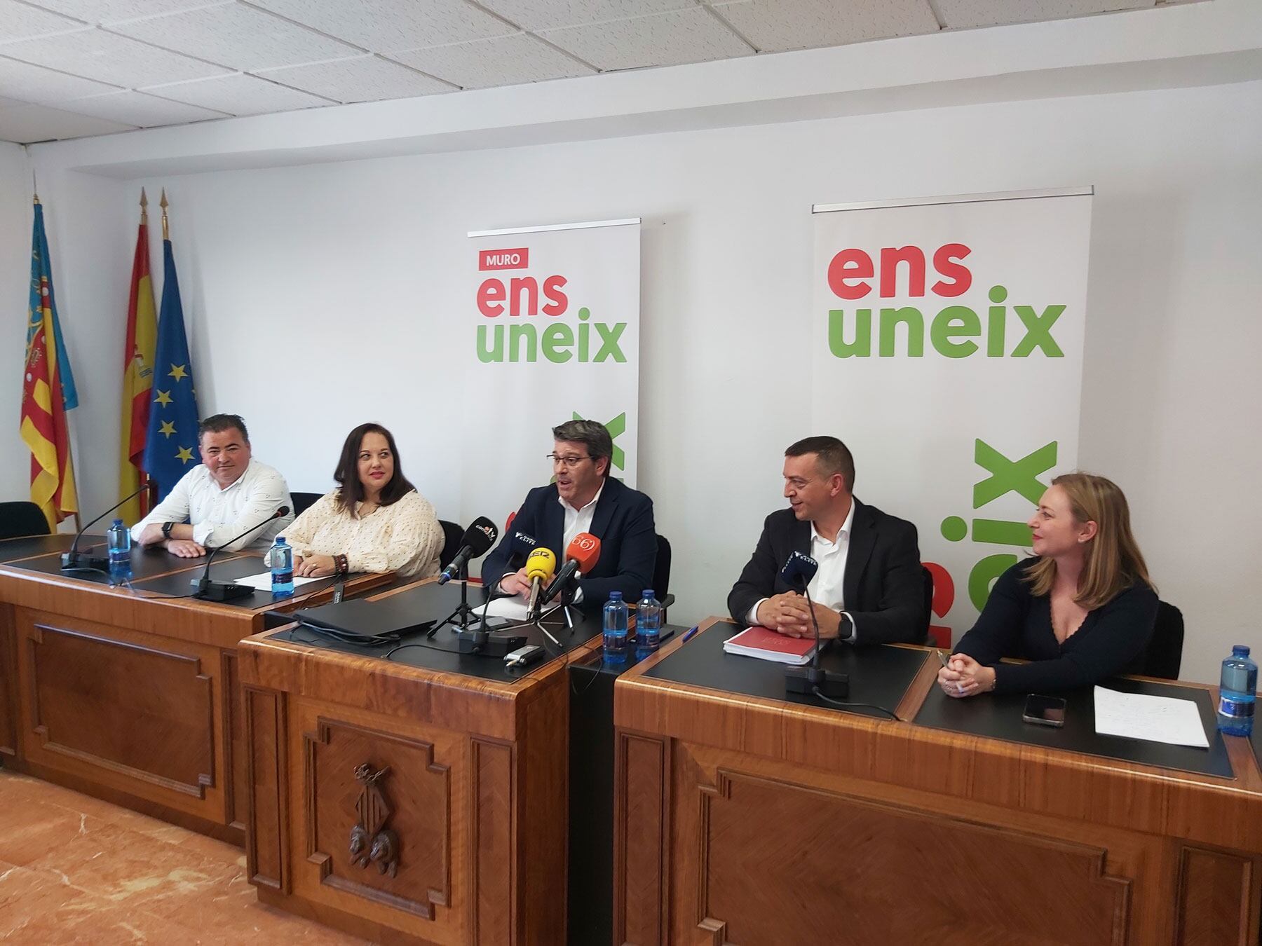 Jordi Vila, alcalde de Palomar, Xelo Cascant, jorge Rodríguez, alcalde de Ontinyent, Ángel Mollá y Natalia Enguix, primera teniente de alcalde de Ontinyent, en la rueda de prensa