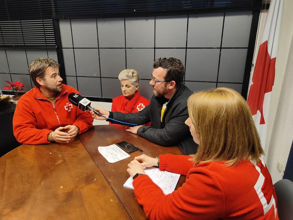 Nuestro compañero Daniel Ardid entrevistado a los responsables del programa de Intervención Social de Cruz Roja Gandia.