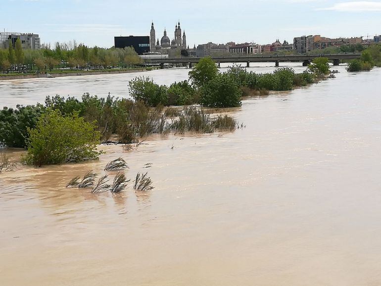 El Ebro a su paso por Zaragoza