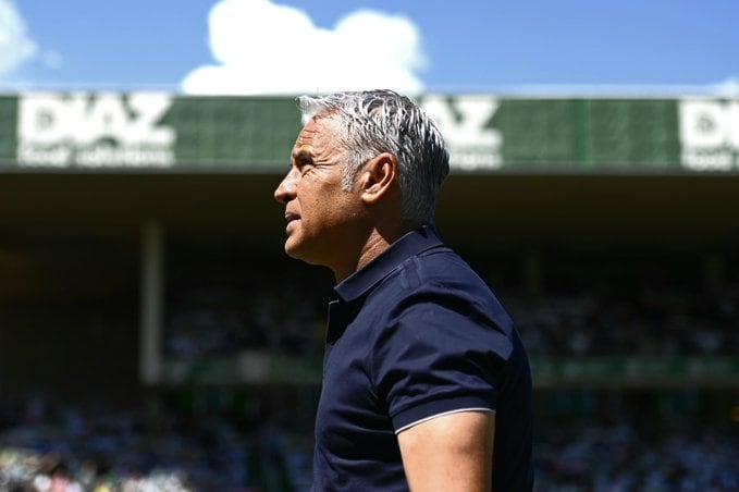 El técnico del Málaga Sergio Pellicer durante el transcurso del encuentro contra el Córdoba