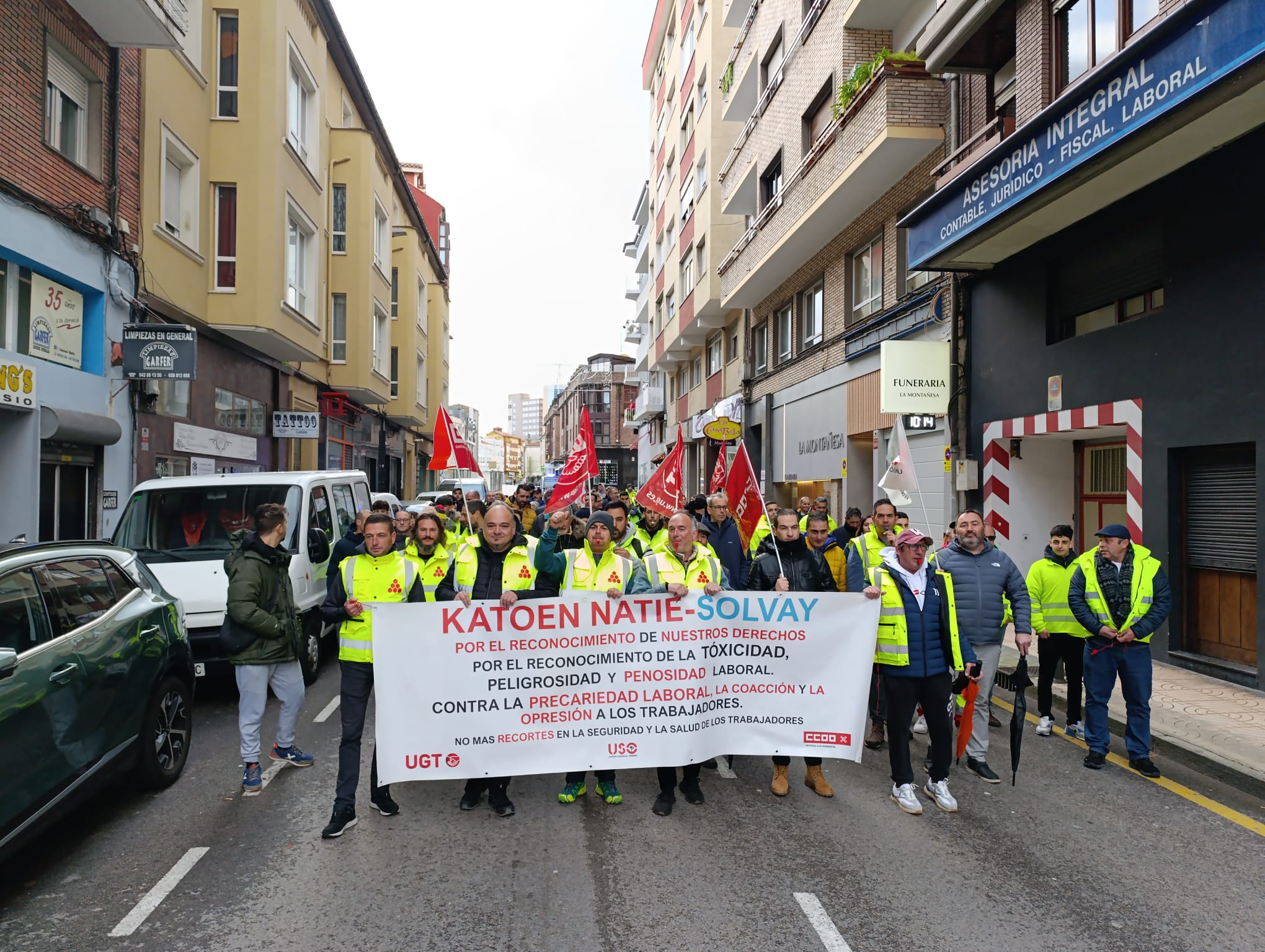 La plantilla de Katoen Natie, ha trasladado sus reivindicaciones a las calles de Torrelavega.