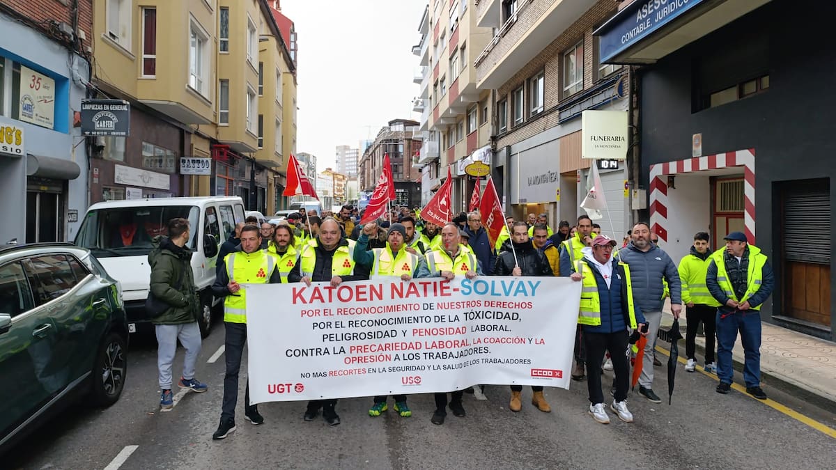 El comité de la logística de Solvay abandona el encierro en el ORECLA y la huelga cumple dos meses