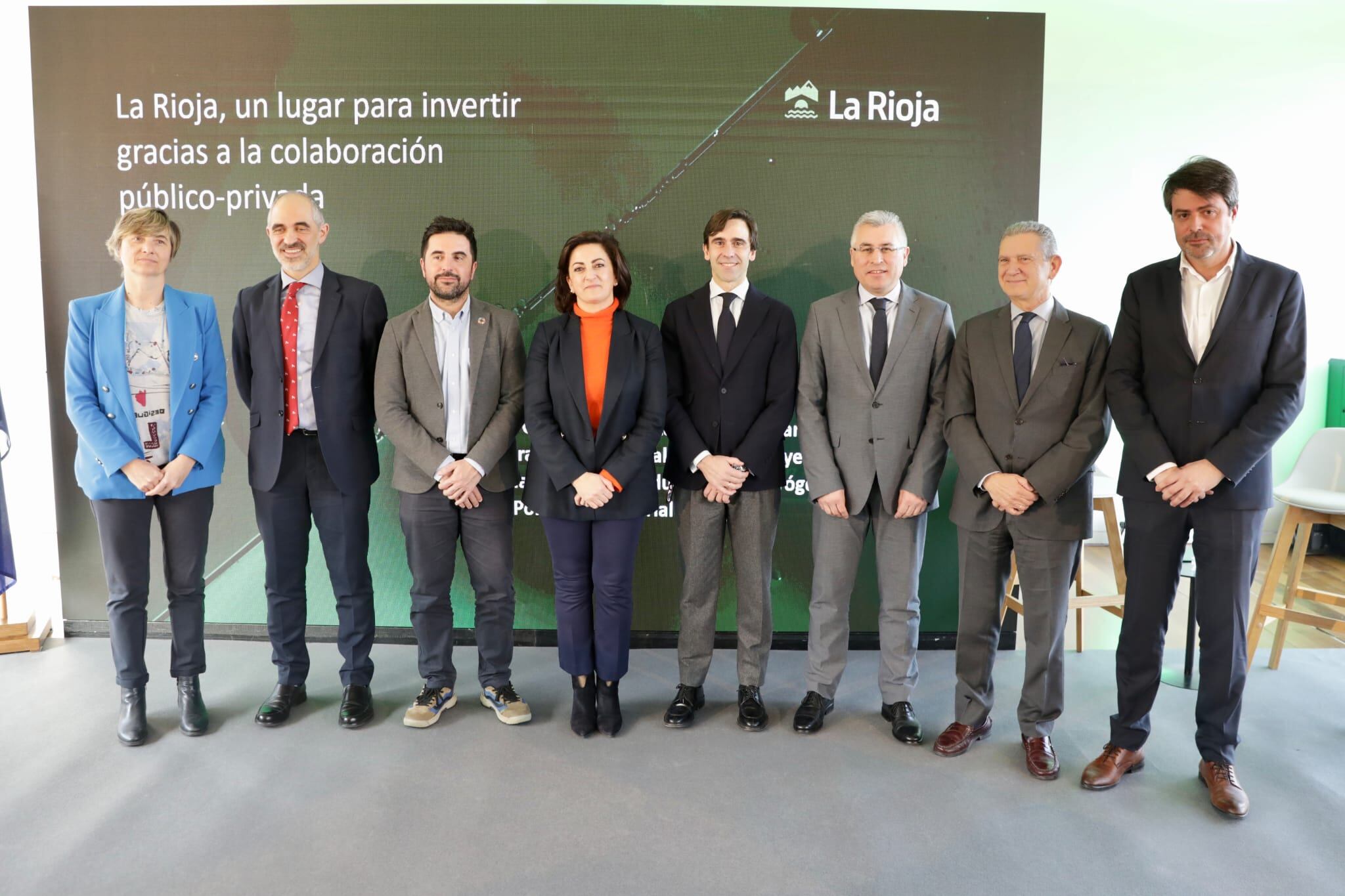 El Gobierno de La Rioja junto la empresa Solaring en la presentación del proyecto