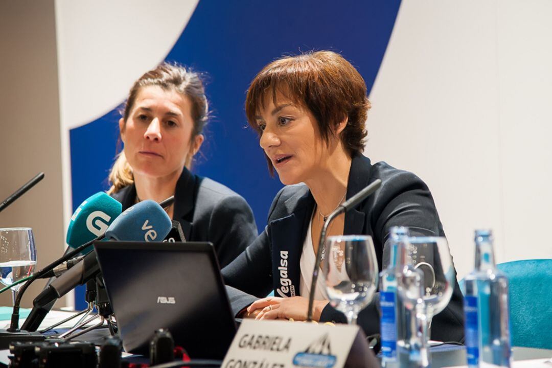 Chus Lago y Verónica Romero durante la presentación de su expedición al Lago Baikal