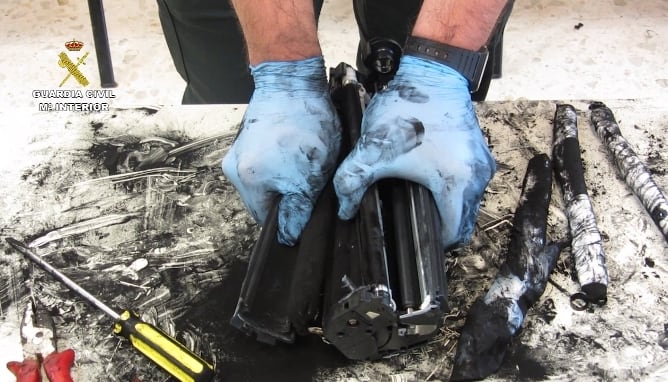 Cocaína oculta en tóner de impresora decomisada en el aeropuerto de Manises