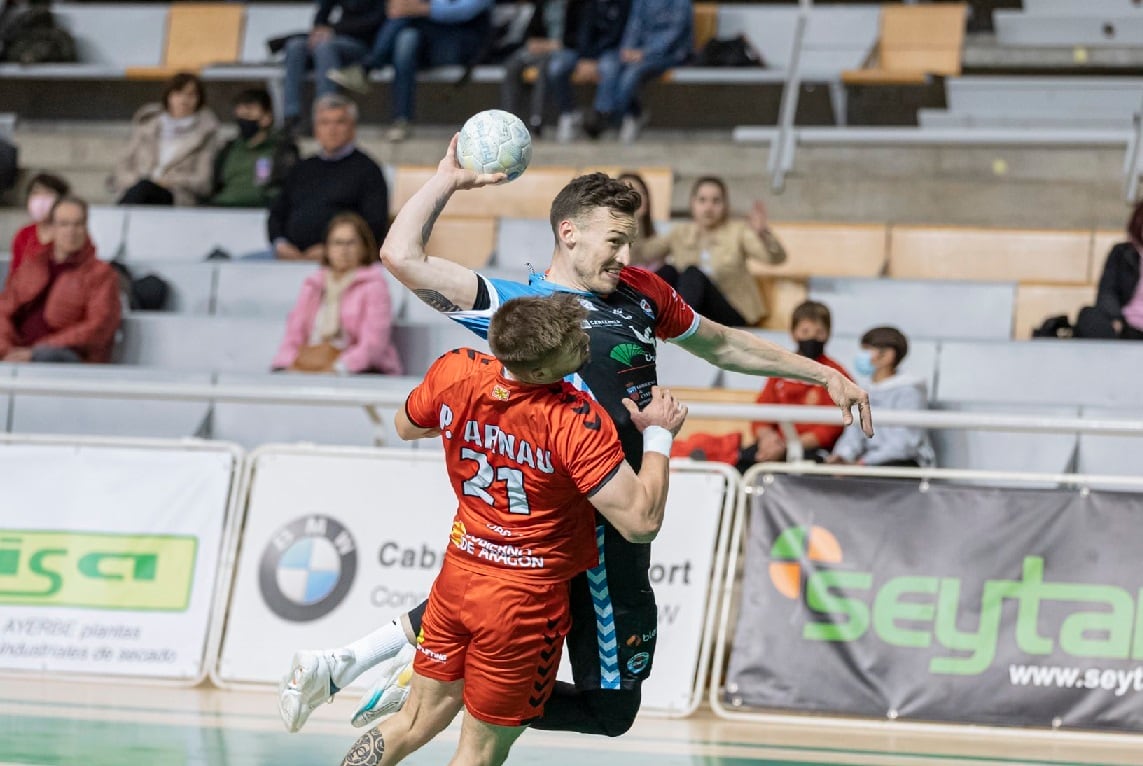 Jaka Malus, durante el partido frente al Bada Huesca