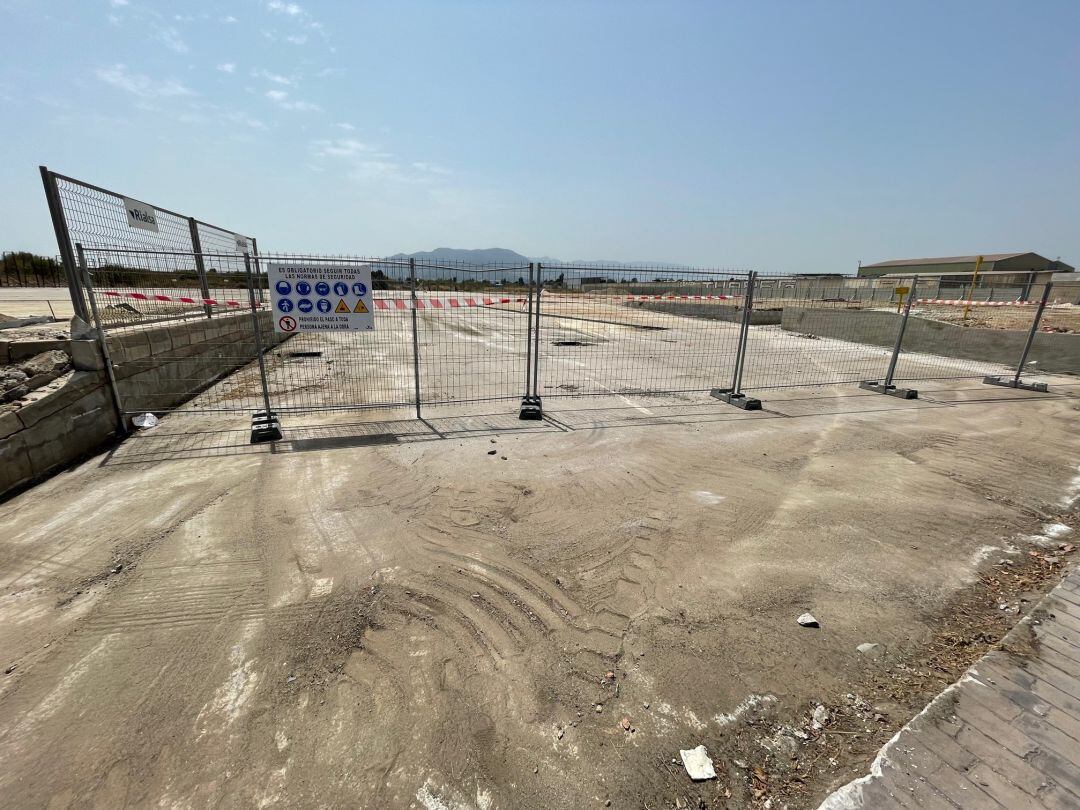 La rampa de acceso para los vehículos en el futuro autocine de Málaga