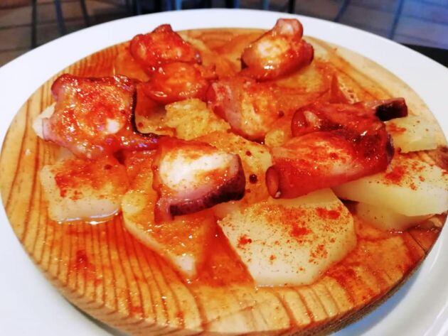 Tapa de pulpo a la gallega bien despachada en La Tapería del Bichero