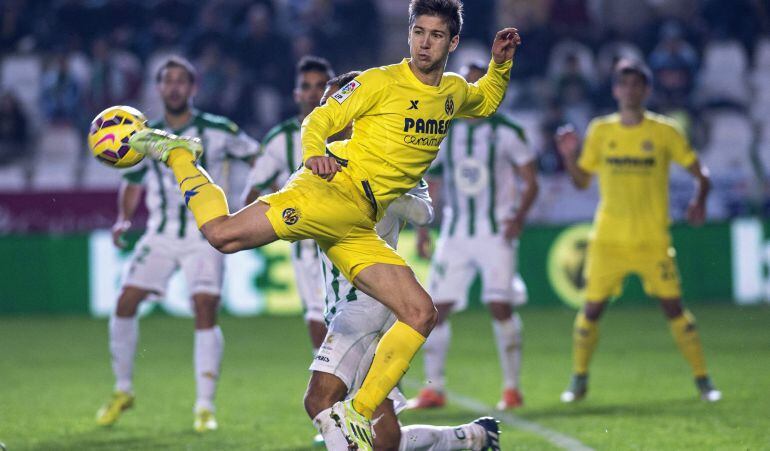 El delantero argentino del Villarreal Luciano Vietto, durante el partido de Liga ante el Córdoba