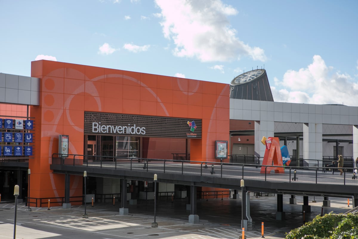 Exterior del centro comercial Los Alfares de Talavera de la Reina