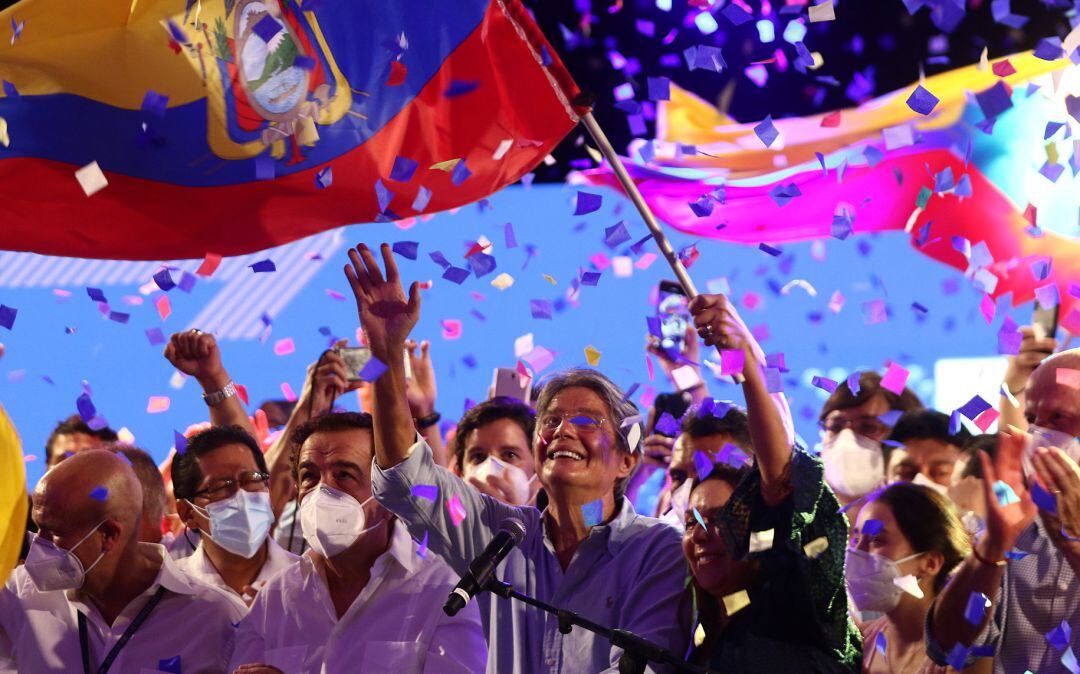 Guillermo Lasso celebra su victoria en las elecciones ecuatorianas.