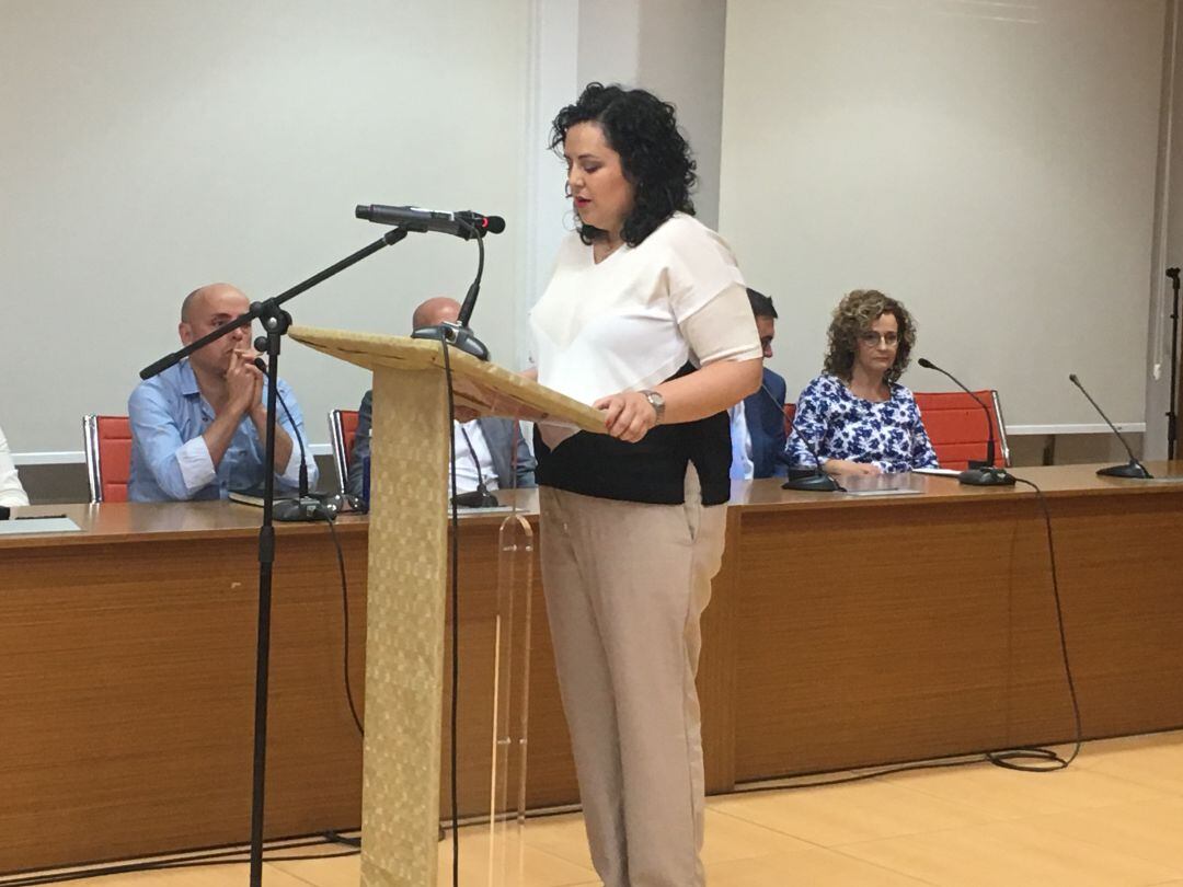 La alcaldesa de Sax en el pleno de investidura